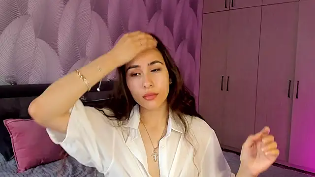 Snapshot of Bambiii_bby chatting on 10-02-25, 02:29 Bambiii bby online show from 10-02-25, 02:29