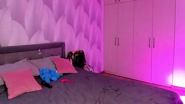 Snapshot of Bambiii_bby chatting on 10-21-25, 01:39 Bambiii bby online show from 10-21-25, 01:39