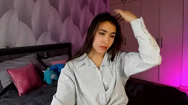 Snapshot of Bambiii_bby chatting on 10-26-25, 02:39 Bambiii bby online show from 10-26-25, 02:39