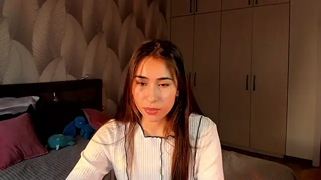 Snapshot of Bambiii_bby chatting on 11-01-25, 02:02 Bambiii bby online show from 11-01-25, 02:02