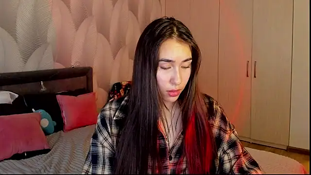 Snapshot of Bambiii_bby chatting on 12-02-25, 03:12 Bambiii bby online show from 12-02-25, 03:12