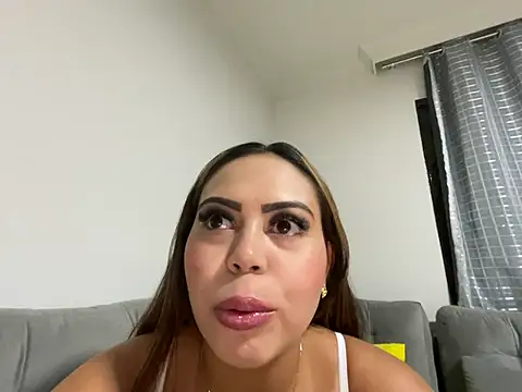 Snapshot of lariic chatting on 03-21-25, 10:06 lariic online show from 03-21-25, 10:06