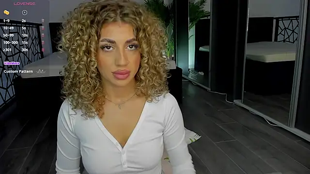 CurlyAnt0 online show from 12-19-25, 08:43