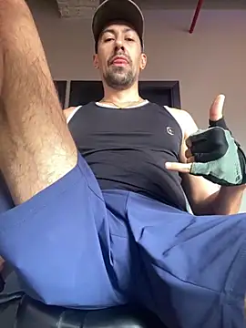 Snapshot of dantedesirexx chatting on 11-15-25, 08:16 dantedesirexx online show from 11-15-25, 08:16