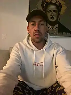 Snapshot of dantedesirexx chatting on 12-17-25, 04:51 dantedesirexx online show from 12-17-25, 04:51