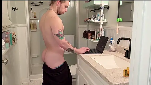 Snapshot of DaddydayDrinkzz chatting on 02-02-25, 06:37 DaddydayDrinkzz online show from 02-02-25, 06:37