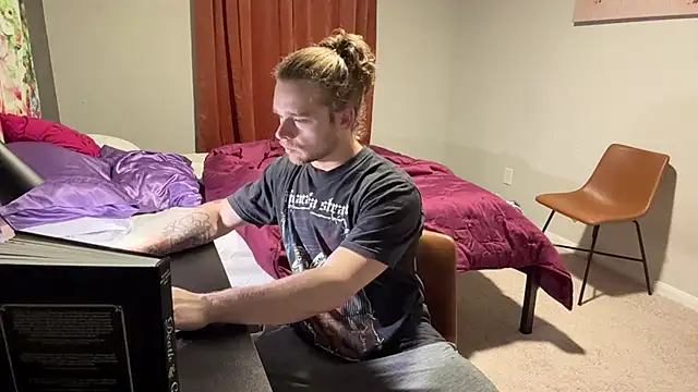 Snapshot of DaddydayDrinkzz chatting on 02-26-25, 06:47 DaddydayDrinkzz online show from 02-26-25, 06:47