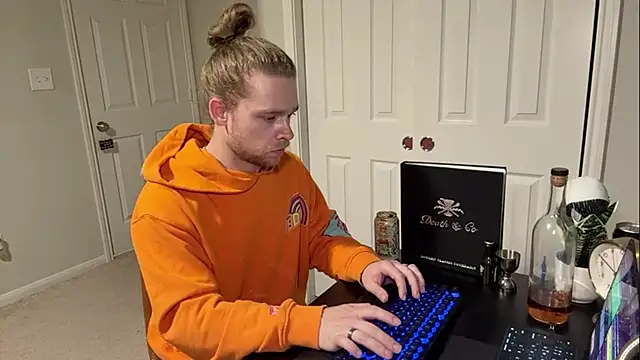 Snapshot of DaddydayDrinkzz chatting on 03-13-25, 06:48 DaddydayDrinkzz online show from 03-13-25, 06:48