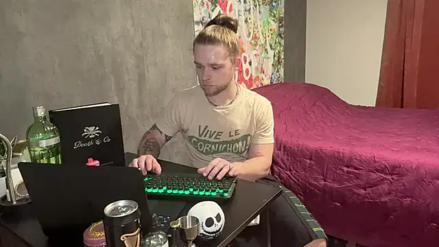 Snapshot of DaddydayDrinkzz chatting on 03-18-25, 05:20 DaddydayDrinkzz online show from 03-18-25, 05:20