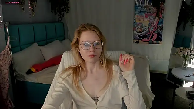 Esme Runn online show from 07-06-26, 03:03