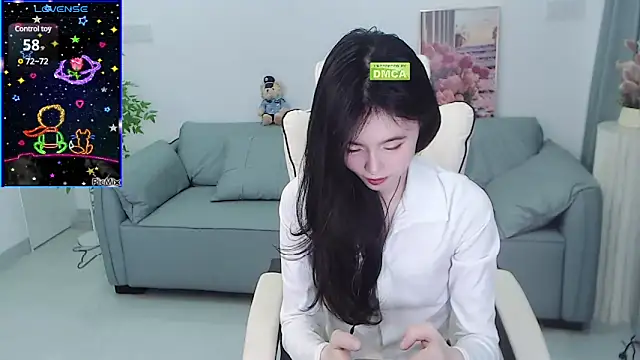 Snapshot of YiJin-a chatting on 02-15-25, 02:33 YiJin-a online show from 02-15-25, 02:33
