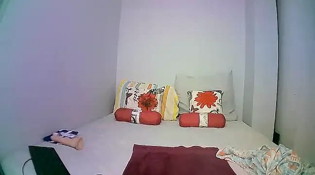 Down to earth girl online show from 12-31-24, 08:23