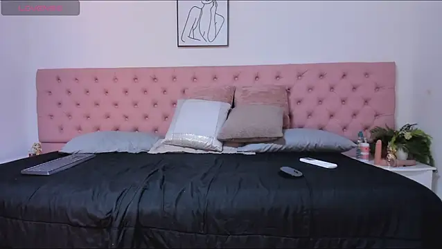 CarolinaGlamour online show from 11-23-25, 02:22