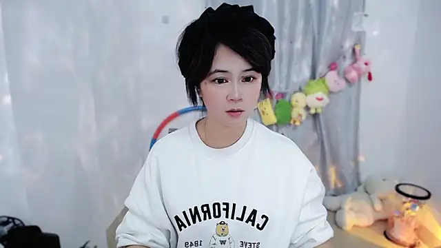 Snapshot of Fan_ting chatting on 11-22-25, 12:04 Fan ting online show from 11-22-25, 12:04