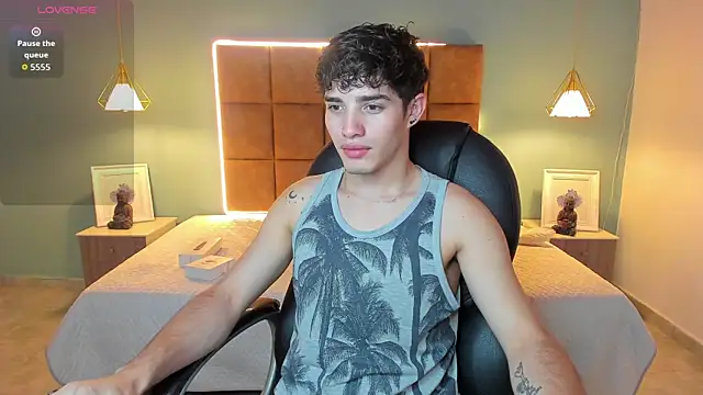 AlejooTwink online show from 11-11-25, 02:33