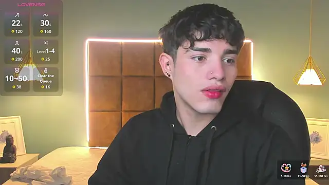 AlejooTwink online show from 12-01-25, 03:44