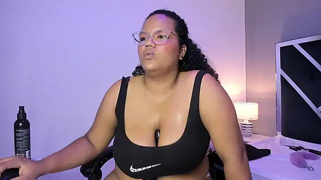 Snapshot of MhiaRey chatting on 01-21-25, 01:43 MhiaRey online show from 01-21-25, 01:43