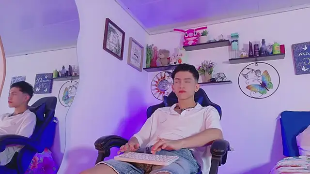 Snapshot of Noah_tyler_ chatting on 06-01-26, 10:33 Noah tyler online show from 06-01-26, 10:33