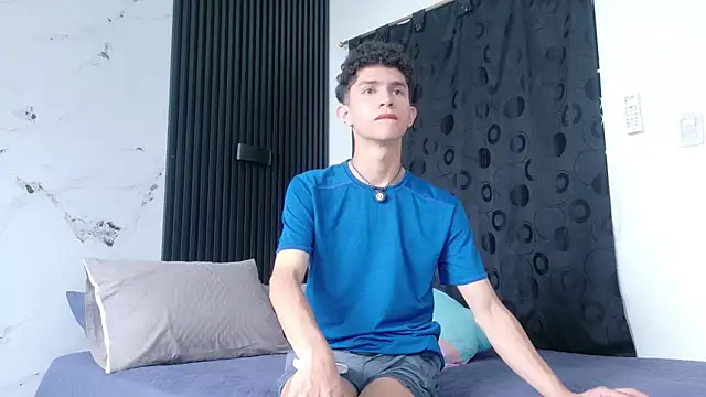 Snapshot of Noah_tyler_ chatting on 07-12-26, 03:14 Noah tyler online show from 07-12-26, 03:14
