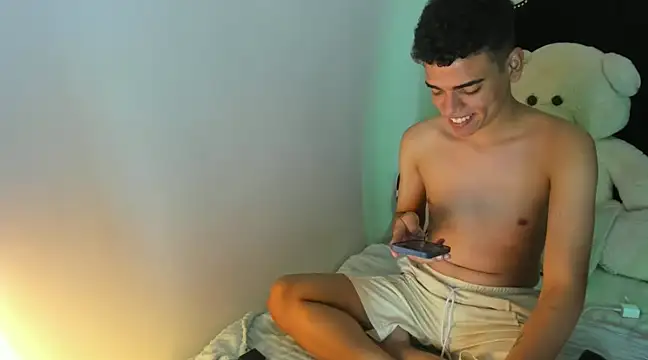 Snapshot of Leo_bunny_hot chatting on 12-17-24, 04:12 Leo bunny hot online show from 12-17-24, 04:12