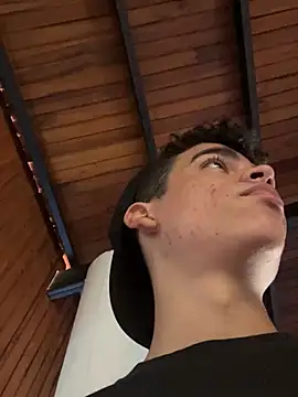 Snapshot of Leo_bunny_hot chatting on 12-28-24, 09:08 Leo bunny hot online show from 12-28-24, 09:08