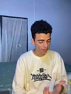 Snapshot of Leo_bunny_hot chatting on 01-04-25, 01:31 Leo bunny hot online show from 01-04-25, 01:31