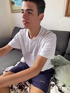 Snapshot of Leo_bunny_hot chatting on 01-05-25, 07:39 Leo bunny hot online show from 01-05-25, 07:39