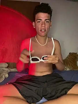 Snapshot of Leo_bunny_hot chatting on 01-07-25, 11:56 Leo bunny hot online show from 01-07-25, 11:56