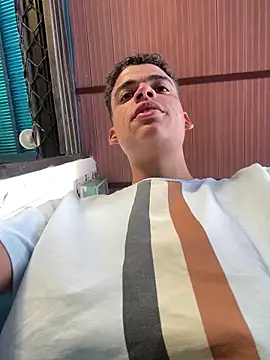 Snapshot of Leo_bunny_hot chatting on 01-16-25, 11:37 Leo bunny hot online show from 01-16-25, 11:37