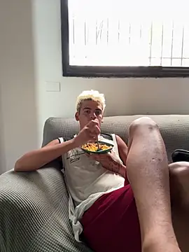 Snapshot of Leo_bunny_hot chatting on 09-19-25, 06:19 Leo bunny hot online show from 09-19-25, 06:19