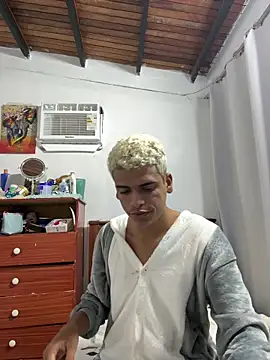 Snapshot of Leo_bunny_hot chatting on 10-19-25, 08:42 Leo bunny hot online show from 10-19-25, 08:42