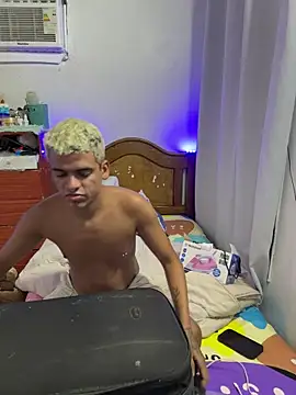 Snapshot of Leo_bunny_hot chatting on 10-23-25, 10:19 Leo bunny hot online show from 10-23-25, 10:19