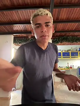 Snapshot of Leo_bunny_hot chatting on 10-24-25, 07:32 Leo bunny hot online show from 10-24-25, 07:32