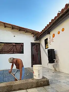 Snapshot of Leo_bunny_hot chatting on 10-29-25, 09:16 Leo bunny hot online show from 10-29-25, 09:16