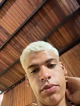 Snapshot of Leo_bunny_hot chatting on 11-02-25, 06:10 Leo bunny hot online show from 11-02-25, 06:10