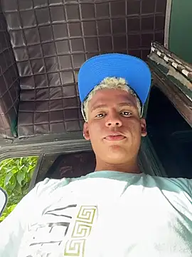 Snapshot of Leo_bunny_hot chatting on 11-09-25, 08:29 Leo bunny hot online show from 11-09-25, 08:29