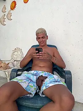 Snapshot of Leo_bunny_hot chatting on 11-14-25, 07:12 Leo bunny hot online show from 11-14-25, 07:12