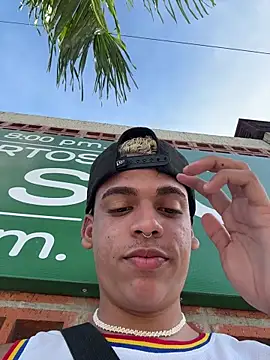 Snapshot of Leo_bunny_hot chatting on 11-15-25, 07:43 Leo bunny hot online show from 11-15-25, 07:43