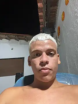 Snapshot of Leo_bunny_hot chatting on 11-21-25, 10:41 Leo bunny hot online show from 11-21-25, 10:41