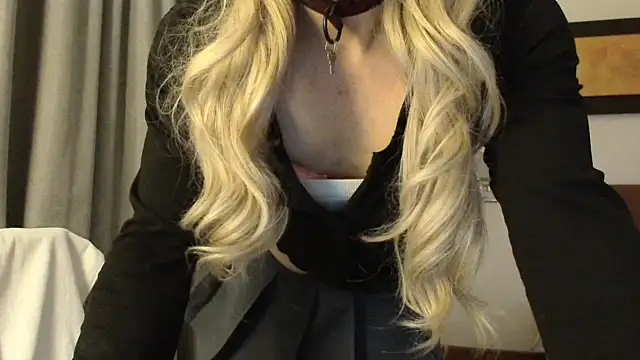 Snapshot of Reneta_Rebekka_Lopez chatting on 05-01-26, 06:45 Reneta Rebekka Lopez online show from 05-01-26, 06:45