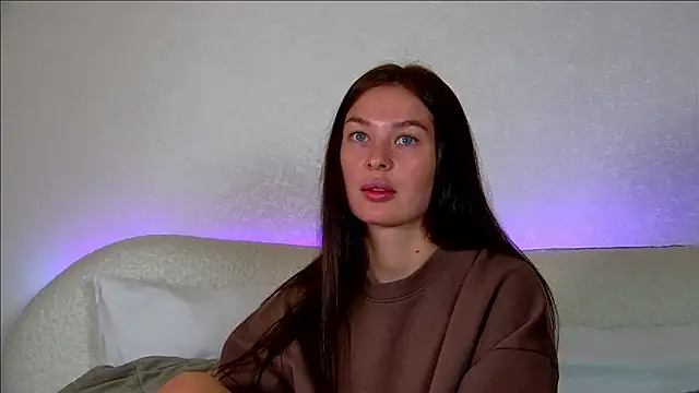 Snapshot of AlexandraBloom chatting on 10-11-25, 06:28 AlexandraBloom online show from 10-11-25, 06:28