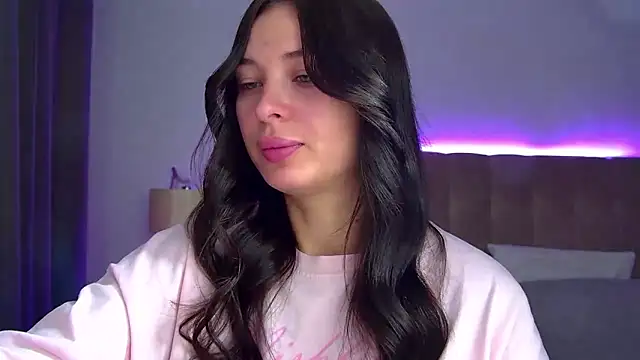 Snapshot of AlexandraBloom chatting on 11-17-25, 06:24 AlexandraBloom online show from 11-17-25, 06:24