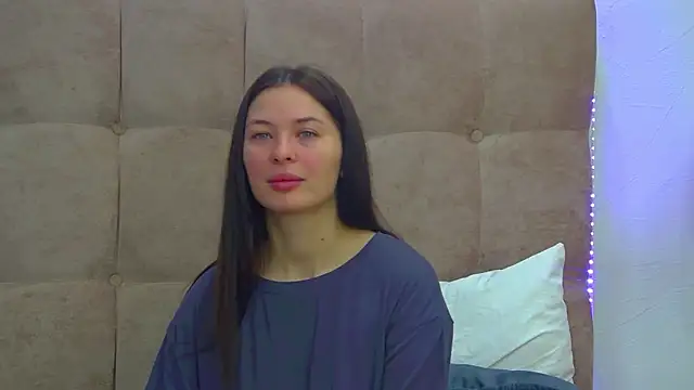 Snapshot of AlexandraBloom chatting on 11-28-25, 06:32 AlexandraBloom online show from 11-28-25, 06:32