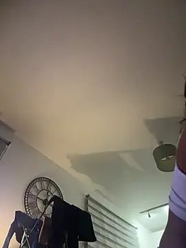 Snapshot of Mia_MilesXXX chatting on 03-04-25, 11:00 Mia MilesXXX online show from 03-04-25, 11:00