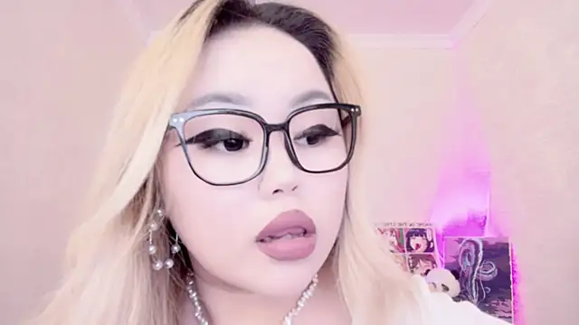 Snapshot of amelia_sunlight chatting on 02-19-25, 01:08 amelia sunlight online show from 02-19-25, 01:08