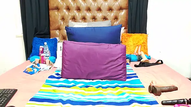 Hotxbums22 online show from 10-09-25, 07:50