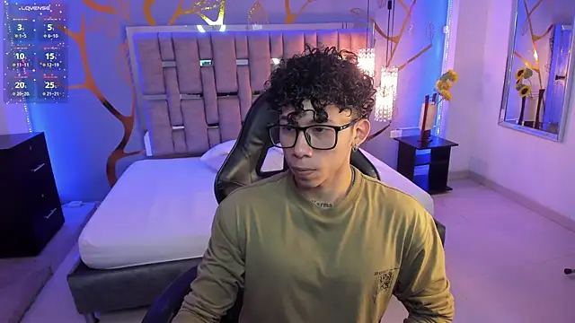 AkazaBoy  online show from 02-28-25, 05:04