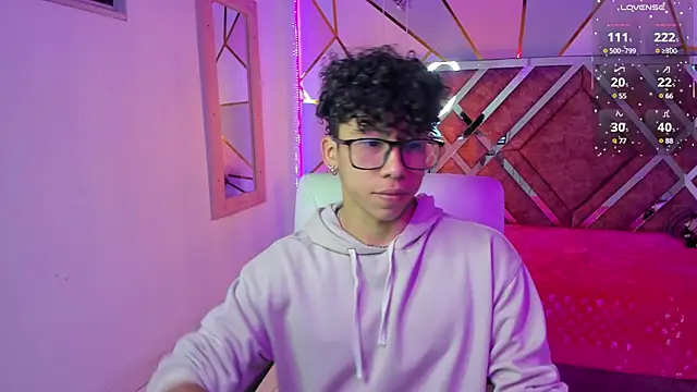 AkazaBoy  online show from 03-05-25, 04:24