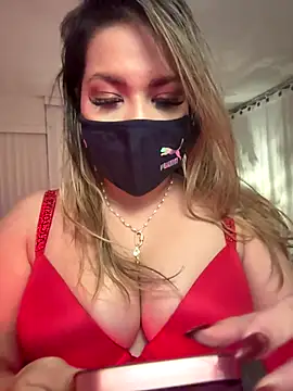 Snapshot of famous_indian_girl chatting on 12-21-25, 05:14 famous indian girl online show from 12-21-25, 05:14