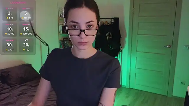 Snapshot of Space_X_Roxy_ chatting on 01-18-25, 04:53 Space X Roxy online show from 01-18-25, 04:53